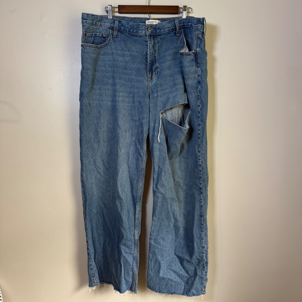 Abercrombie & Fitch The Loose High Rise‎ Distressed Jeans Size 18R Blue